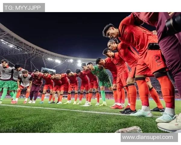 马来西亚男足迎战日本队展开激烈较量争夺亚洲足球荣耀